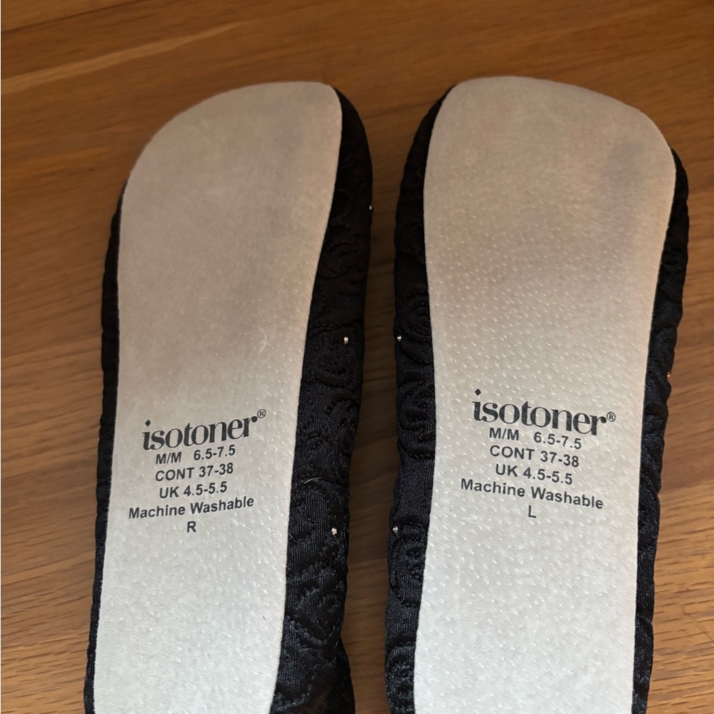 Isotoner’s Women's Ballet Slipper - Picture 4 of 4